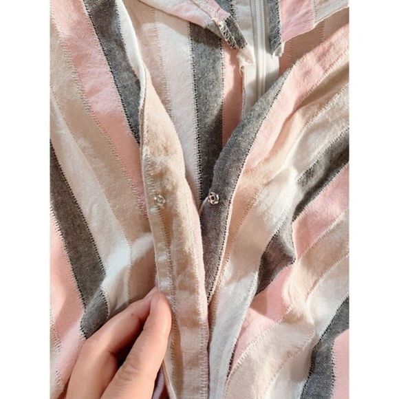 Very J | White Gray Pink Striped Romper with Pockets Size Large Belt Loops Short - Picture 8 of 10